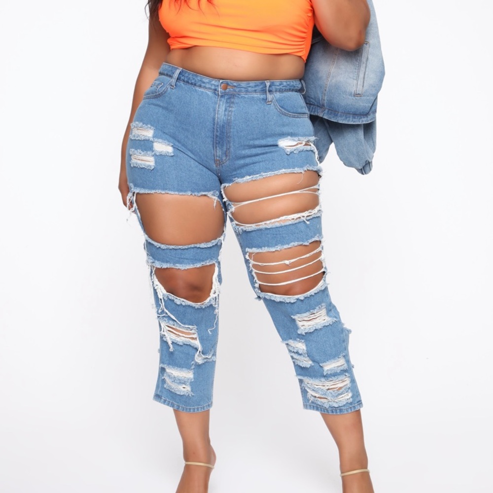 Fashion Nova Distressed boyfriend jeans 😍😍